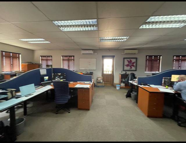 574M² OFFICE FOR SALE IN BRYANSTON